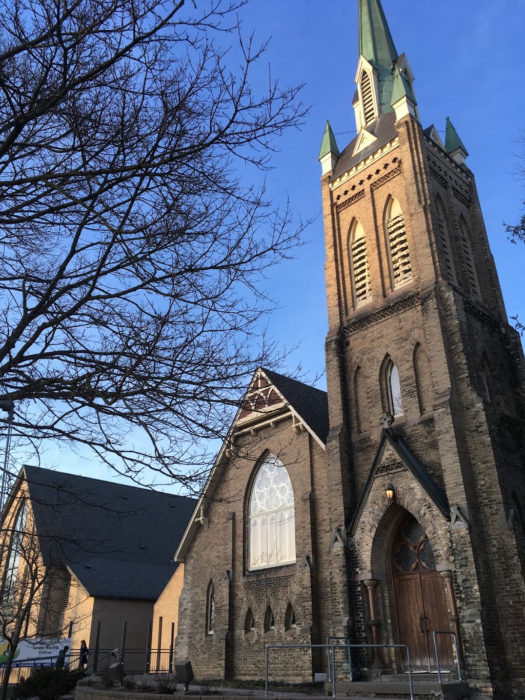 exterior image of Trinity anglican church where Aurora United worships