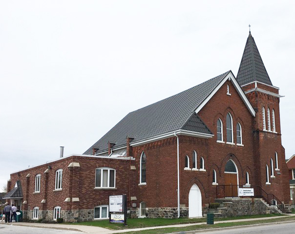 exterior image of Burton Avenue United Church in Barrie ontario